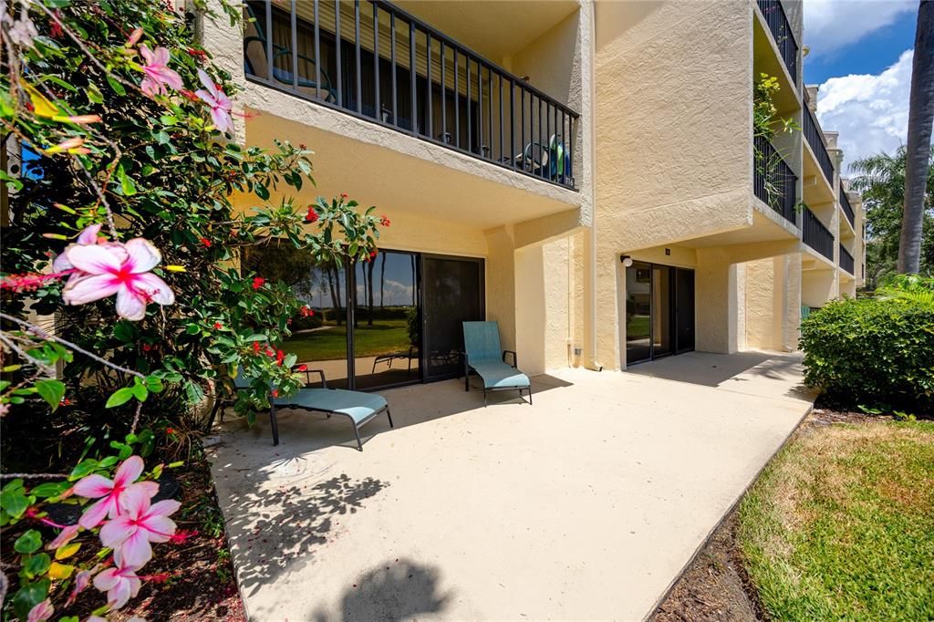 For Sale: $469,900 (2 beds, 2 baths, 1315 Square Feet)