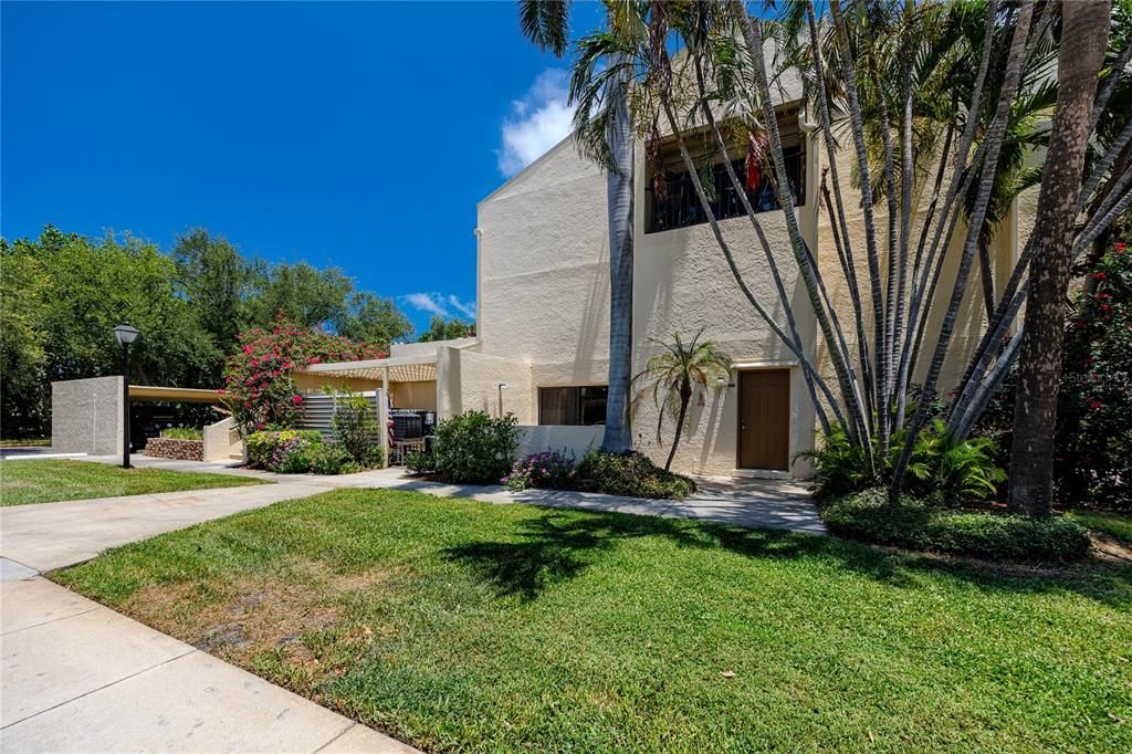 For Sale: $469,900 (2 beds, 2 baths, 1315 Square Feet)