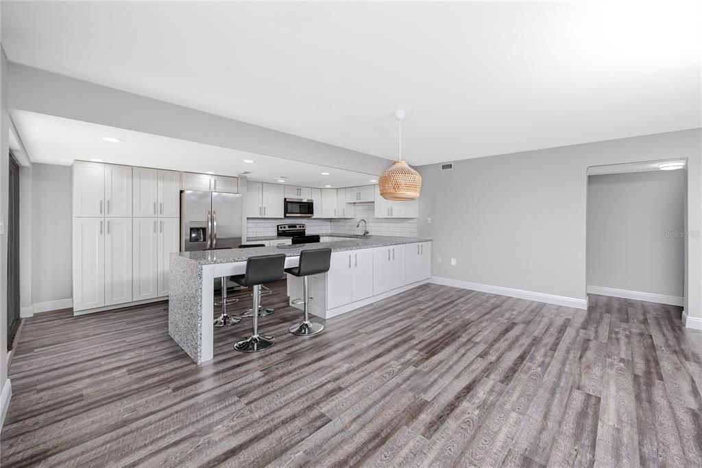 For Sale: $469,900 (2 beds, 2 baths, 1315 Square Feet)