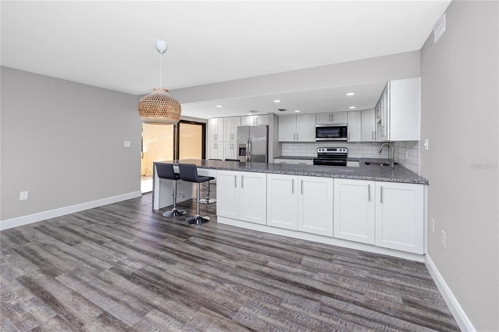 For Sale: $469,900 (2 beds, 2 baths, 1315 Square Feet)