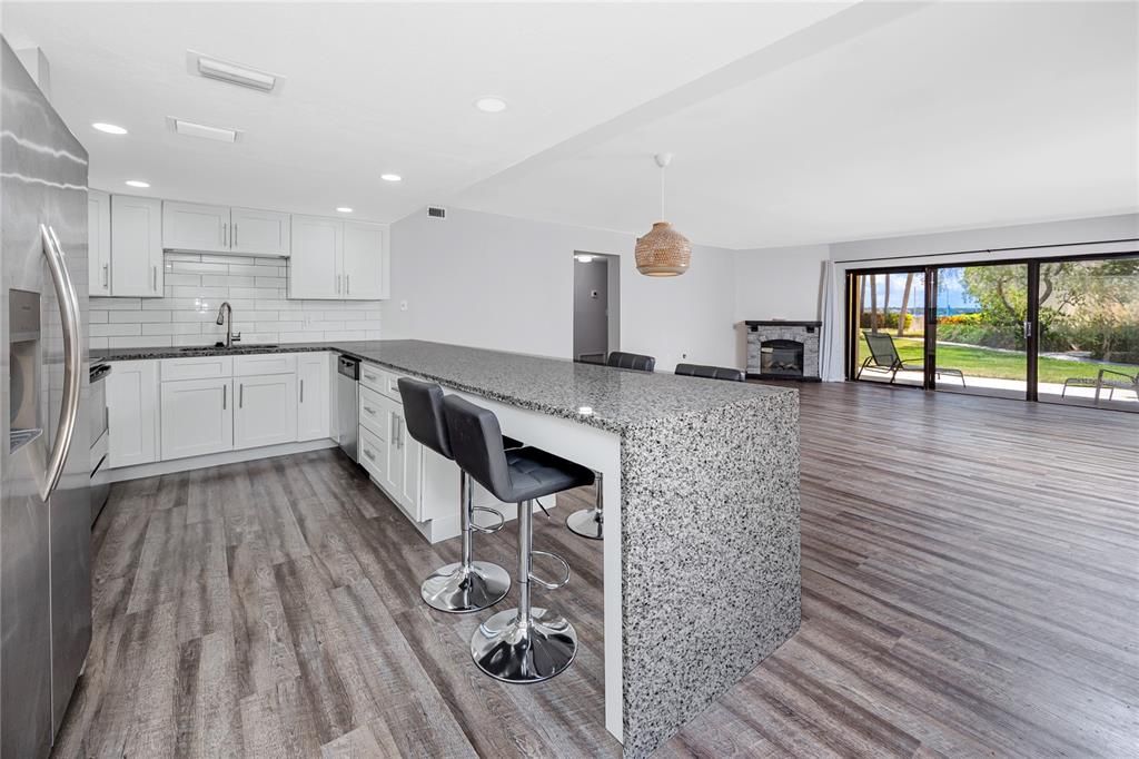 For Sale: $469,900 (2 beds, 2 baths, 1315 Square Feet)