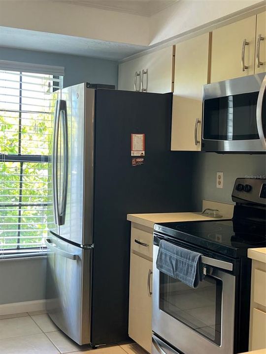 For Rent: $3,800 (2 beds, 2 baths, 1060 Square Feet)