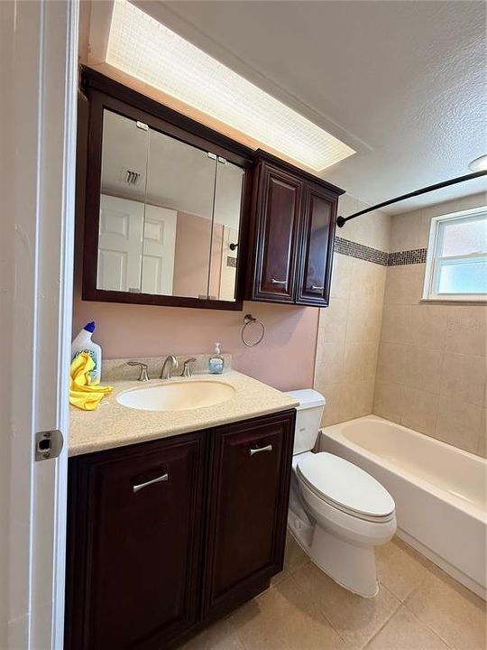 For Rent: $1,595 (2 beds, 1 baths, 1038 Square Feet)