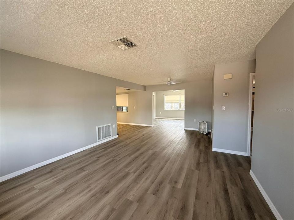For Rent: $1,595 (2 beds, 1 baths, 1038 Square Feet)