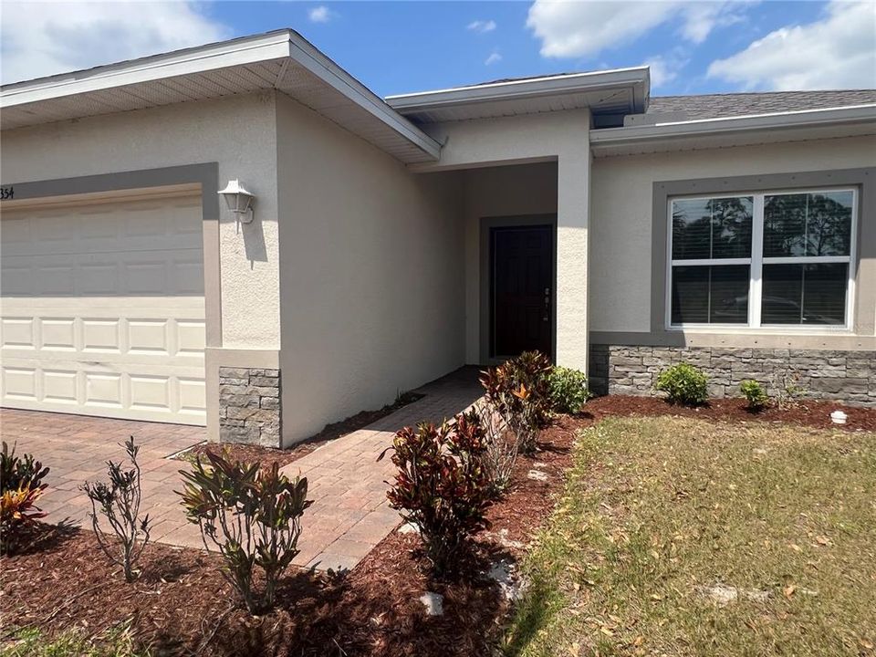 For Rent: $1,800 (3 beds, 2 baths, 1585 Square Feet)