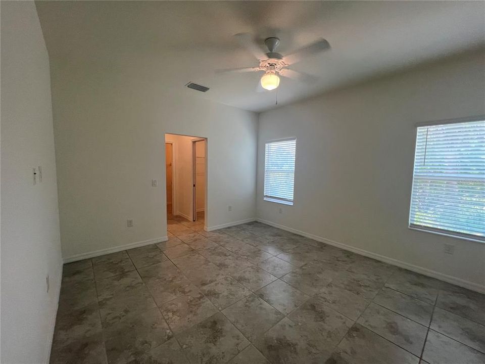 For Rent: $1,800 (3 beds, 2 baths, 1585 Square Feet)