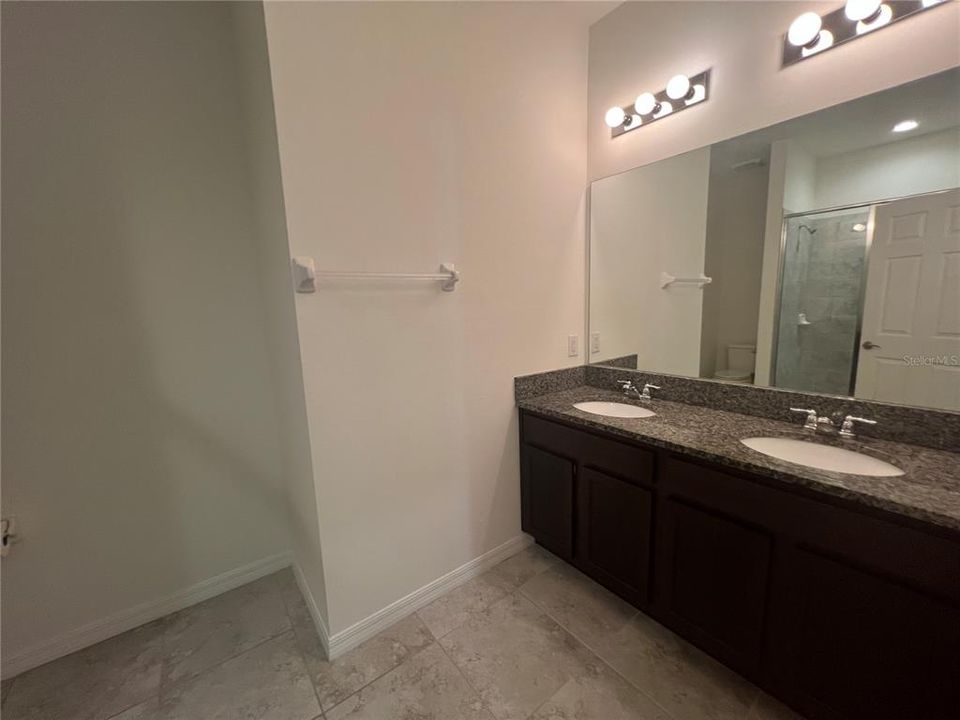 For Rent: $1,800 (3 beds, 2 baths, 1585 Square Feet)