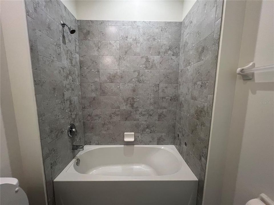 For Rent: $1,800 (3 beds, 2 baths, 1585 Square Feet)