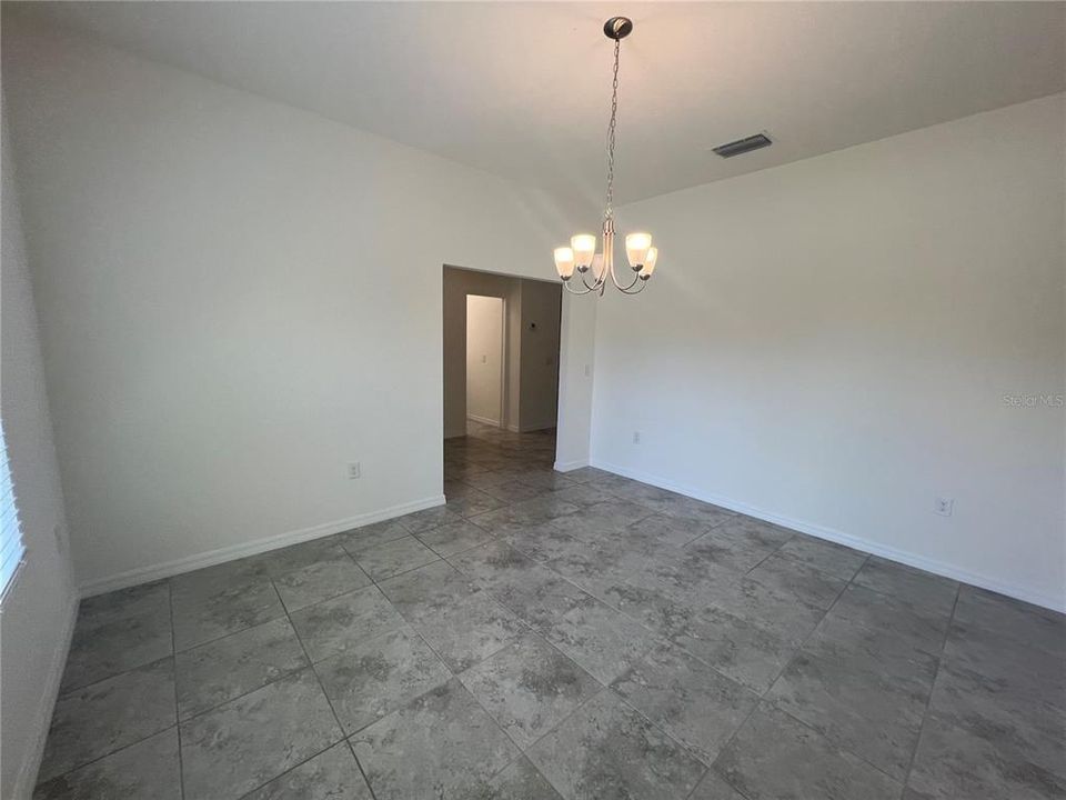 For Rent: $1,800 (3 beds, 2 baths, 1585 Square Feet)