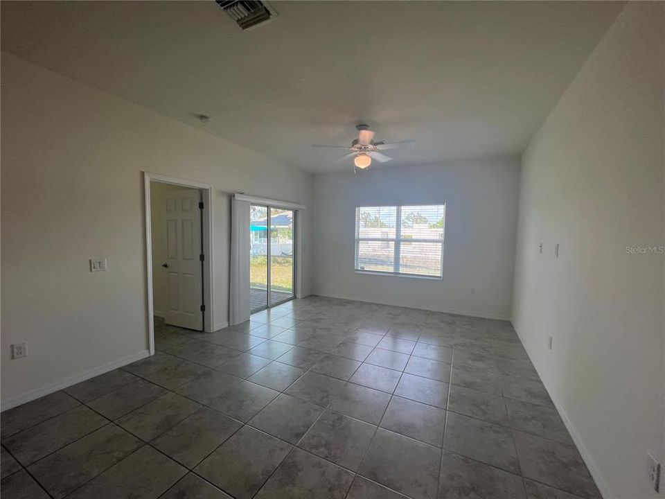 For Rent: $1,800 (3 beds, 2 baths, 1585 Square Feet)