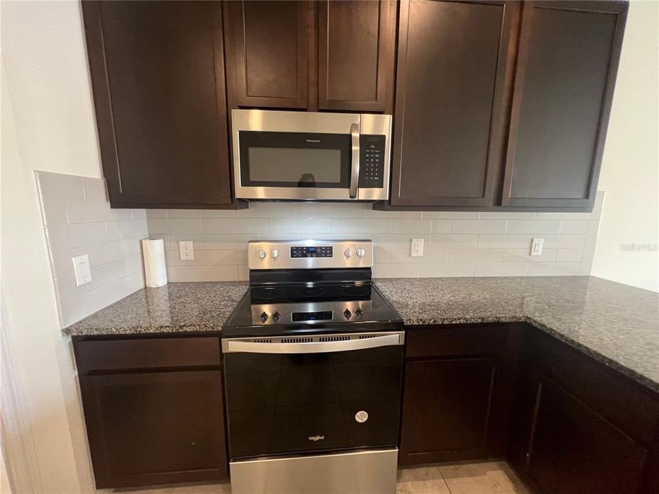For Rent: $1,800 (3 beds, 2 baths, 1585 Square Feet)