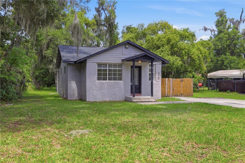 For Sale: $214,999 (2 beds, 1 baths, 990 Square Feet)