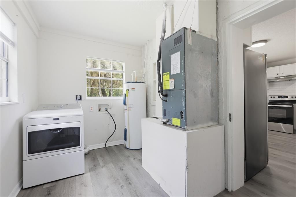 For Sale: $214,999 (2 beds, 1 baths, 990 Square Feet)