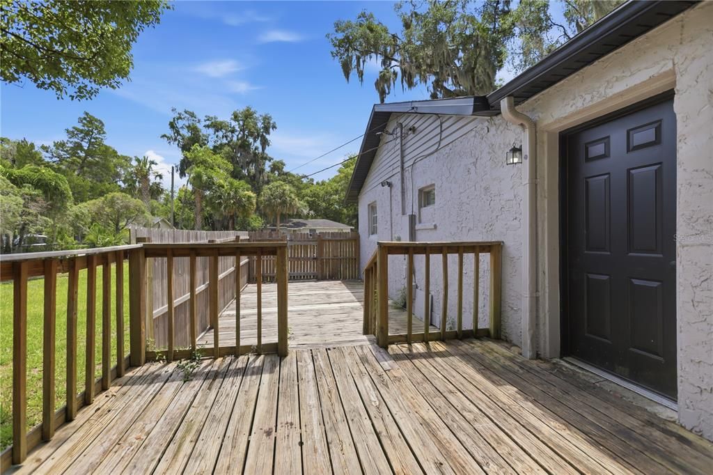 For Sale: $214,999 (2 beds, 1 baths, 990 Square Feet)