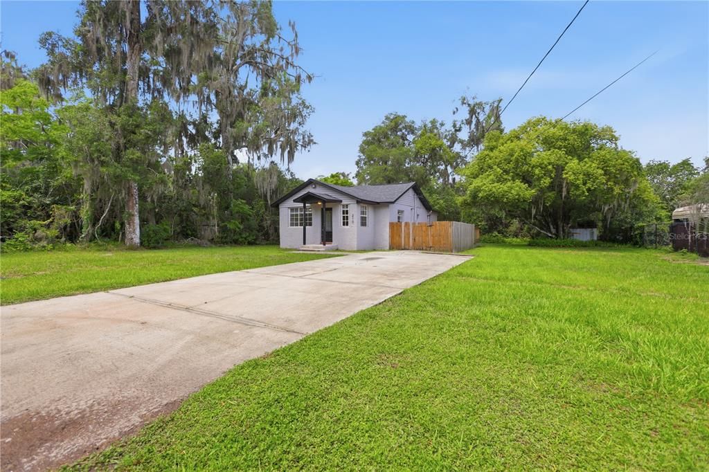 For Sale: $214,999 (2 beds, 1 baths, 990 Square Feet)