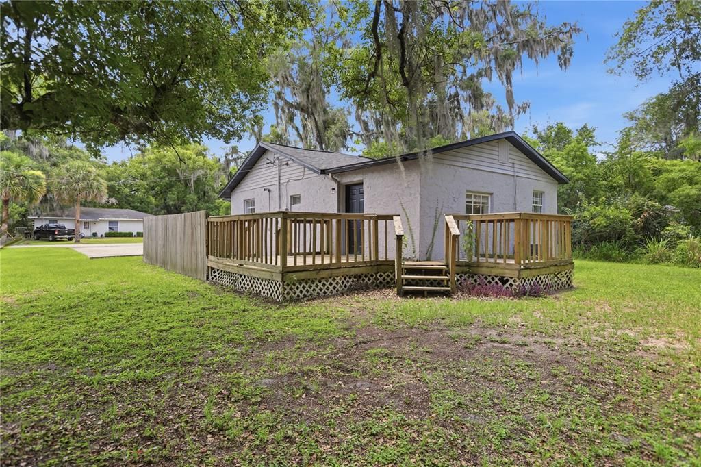 For Sale: $214,999 (2 beds, 1 baths, 990 Square Feet)