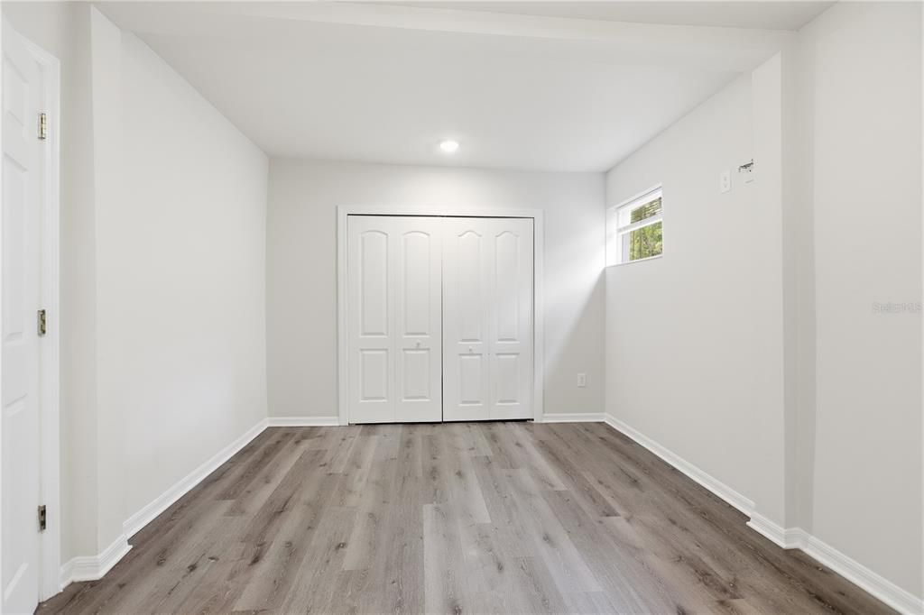 For Sale: $214,999 (2 beds, 1 baths, 990 Square Feet)