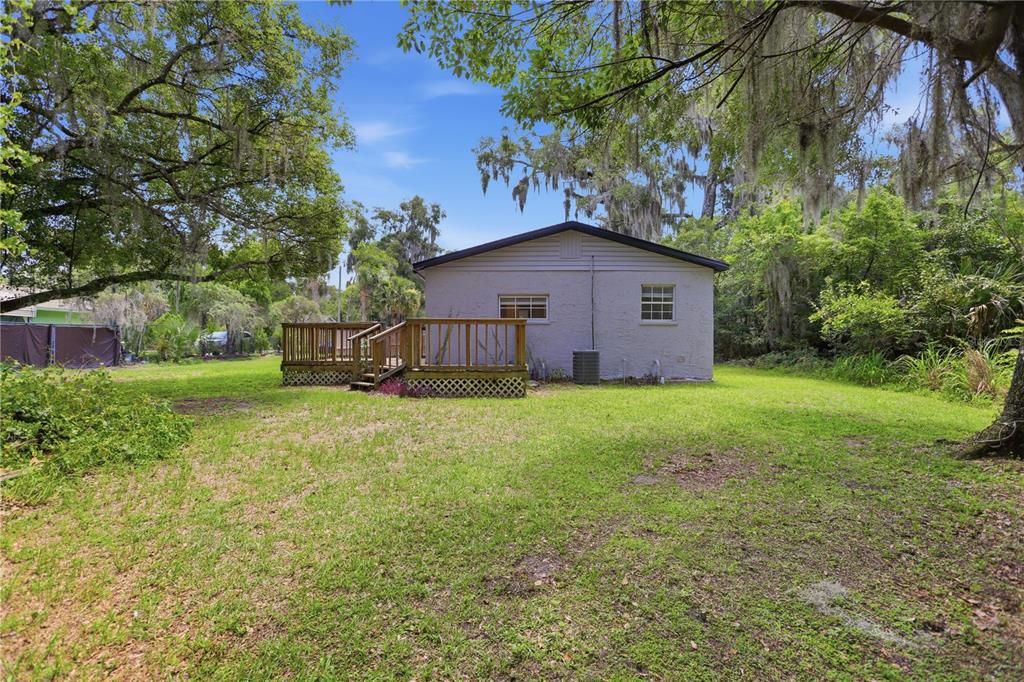 For Sale: $214,999 (2 beds, 1 baths, 990 Square Feet)