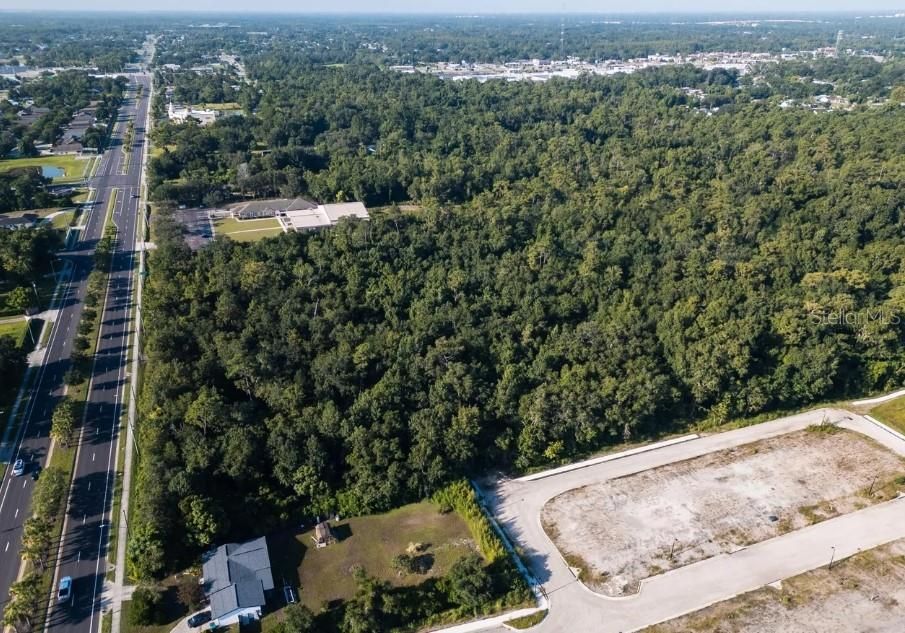 На продажу: $690,000 (2.94 acres)