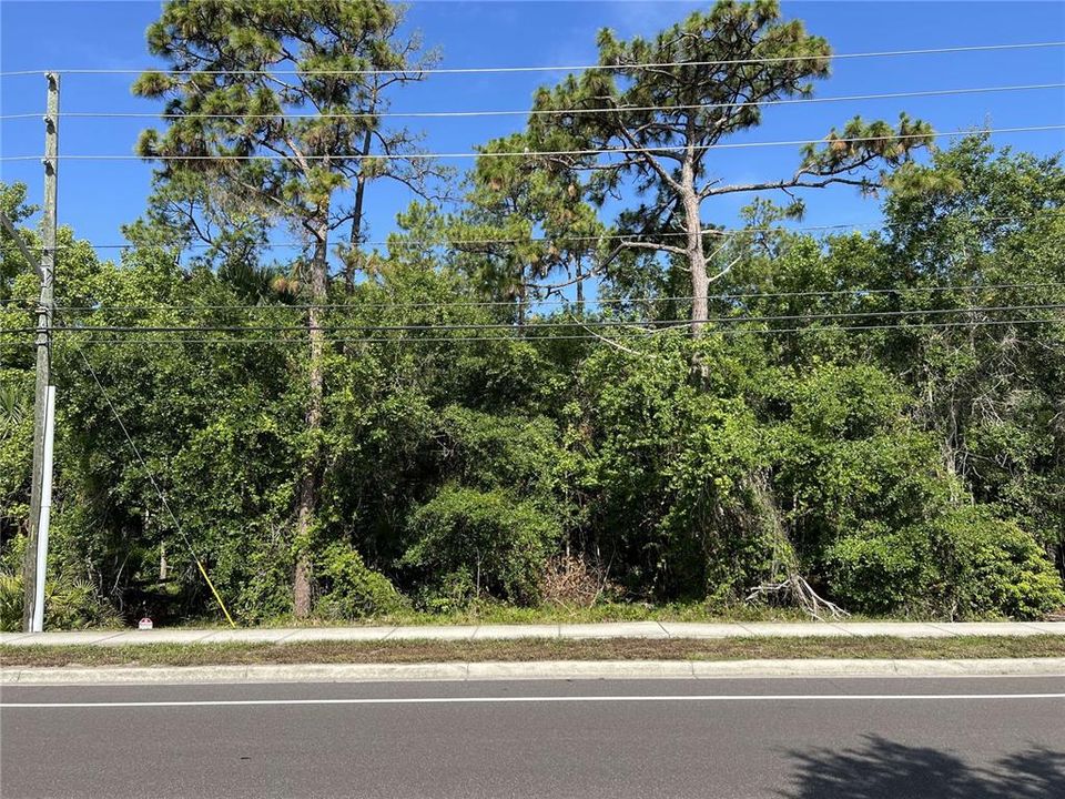 На продажу: $690,000 (2.94 acres)