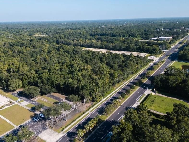 На продажу: $690,000 (2.94 acres)