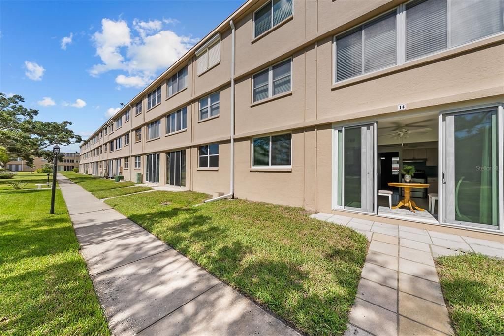 На продажу: $169,000 (2 спален, 2 ванн, 1035 Квадратных фут)