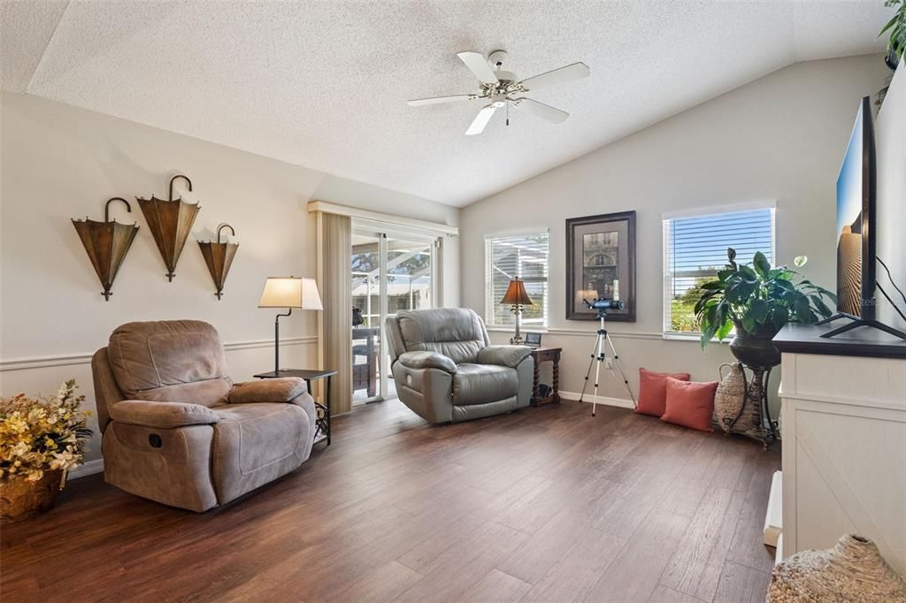 For Sale: $393,000 (3 beds, 2 baths, 1728 Square Feet)