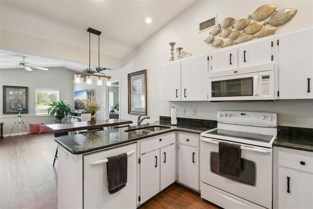 For Sale: $393,000 (3 beds, 2 baths, 1728 Square Feet)