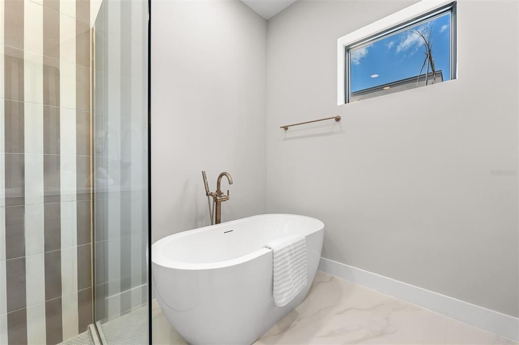 For Sale: $1,639,000 (5 beds, 4 baths, 3497 Square Feet)