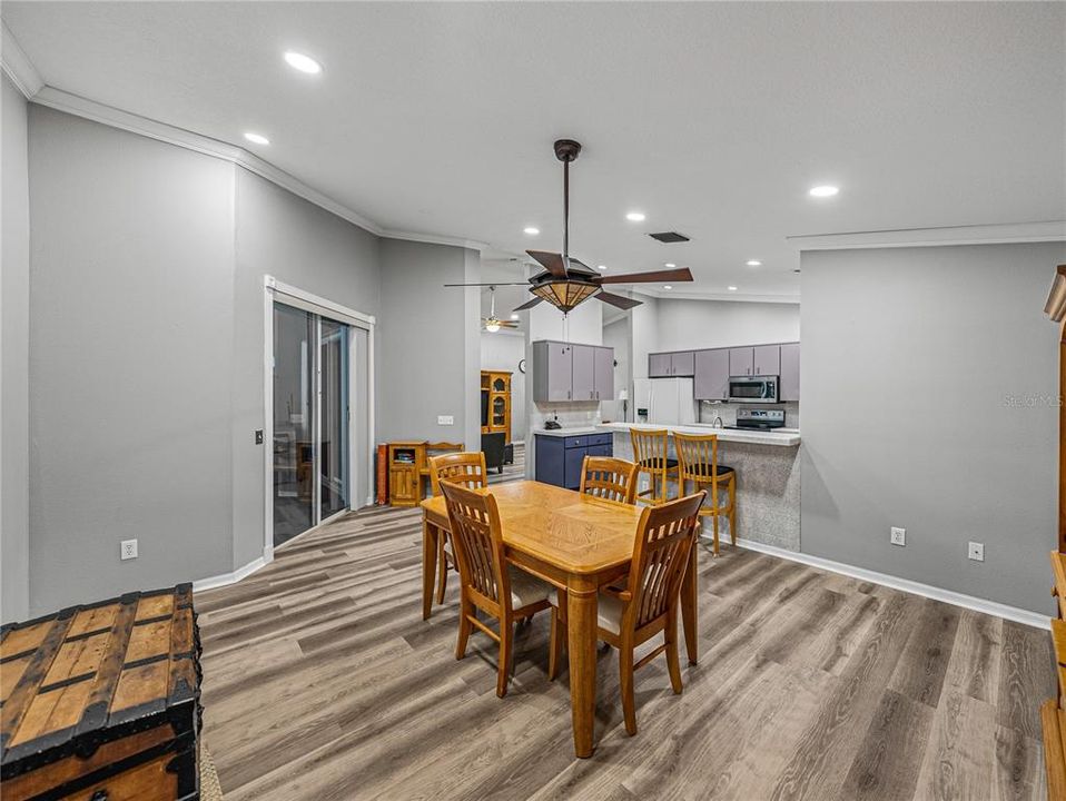 En Venta: $387,000 (4 camas, 2 baños, 2098 Pies cuadrados)