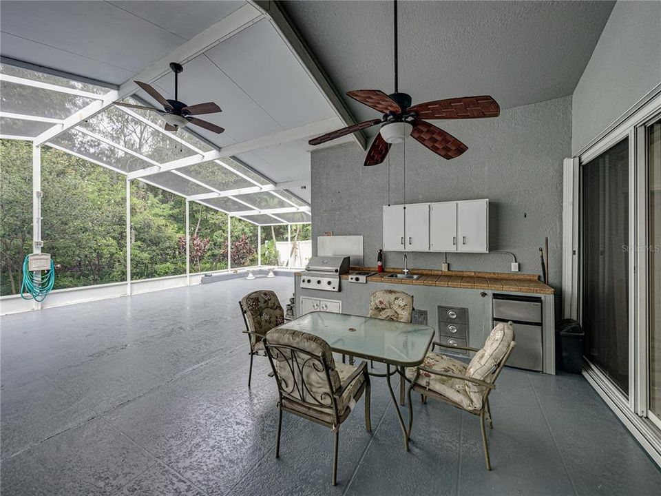 En Venta: $387,000 (4 camas, 2 baños, 2098 Pies cuadrados)