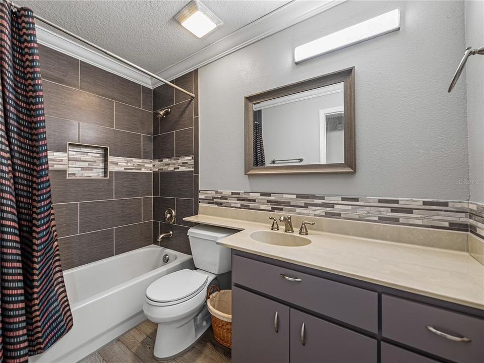 En Venta: $387,000 (4 camas, 2 baños, 2098 Pies cuadrados)