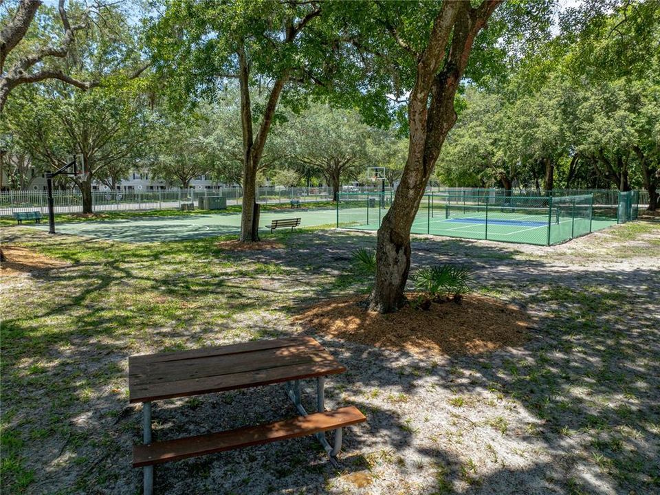 En Venta: $387,000 (4 camas, 2 baños, 2098 Pies cuadrados)