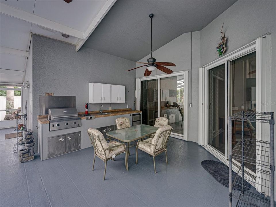 En Venta: $387,000 (4 camas, 2 baños, 2098 Pies cuadrados)