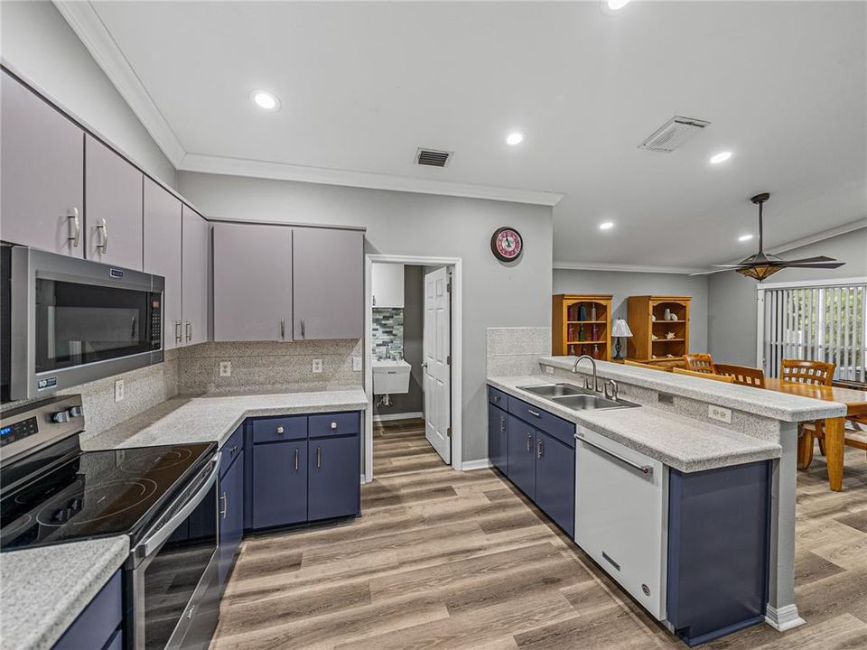 En Venta: $387,000 (4 camas, 2 baños, 2098 Pies cuadrados)