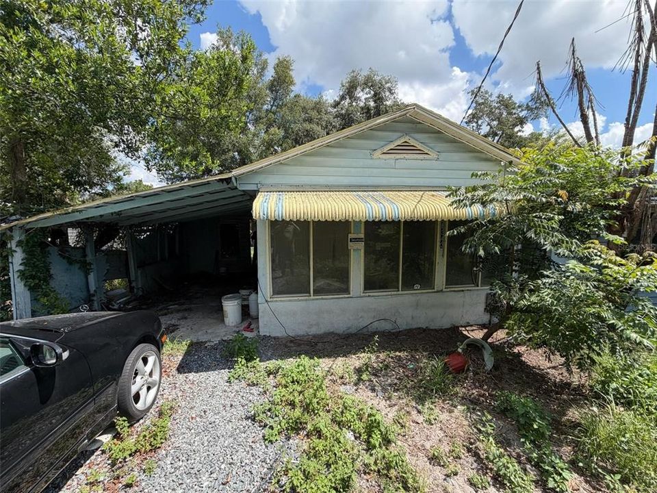 For Sale: $115,000 (2 beds, 1 baths, 687 Square Feet)