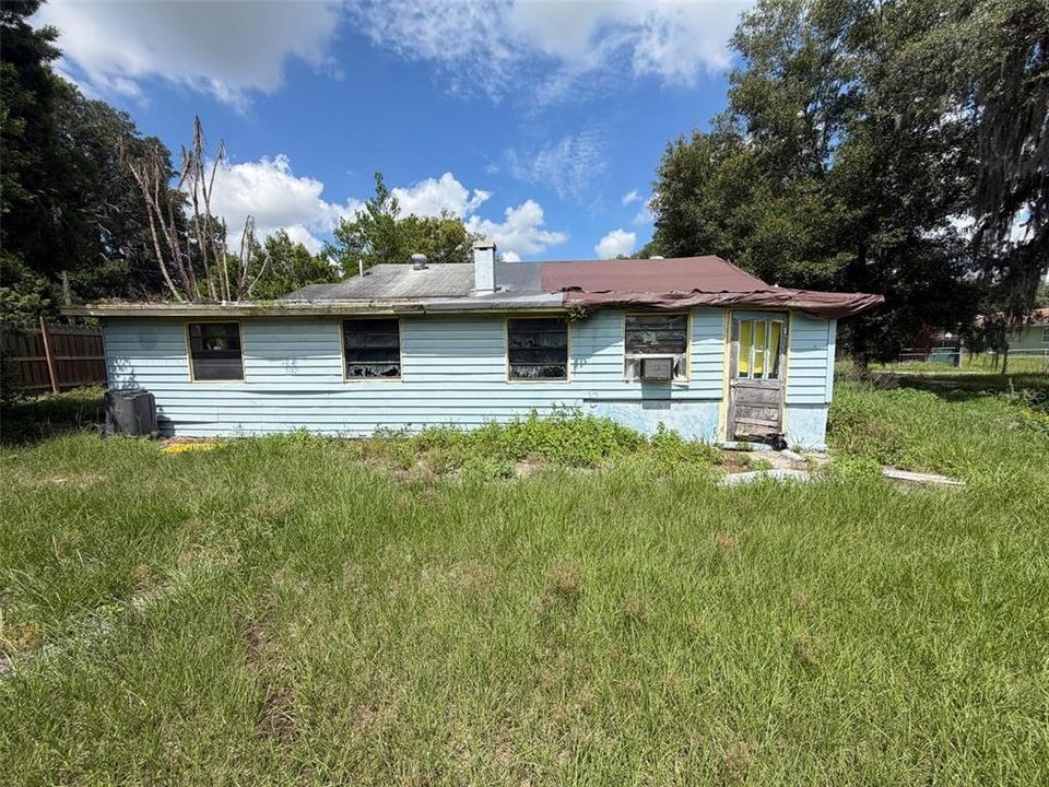 For Sale: $115,000 (2 beds, 1 baths, 687 Square Feet)