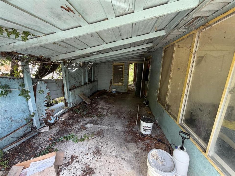 For Sale: $115,000 (2 beds, 1 baths, 687 Square Feet)