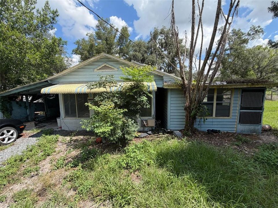 For Sale: $115,000 (2 beds, 1 baths, 687 Square Feet)