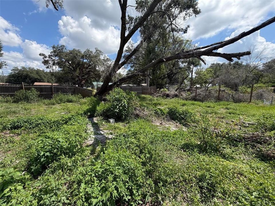 For Sale: $115,000 (2 beds, 1 baths, 687 Square Feet)