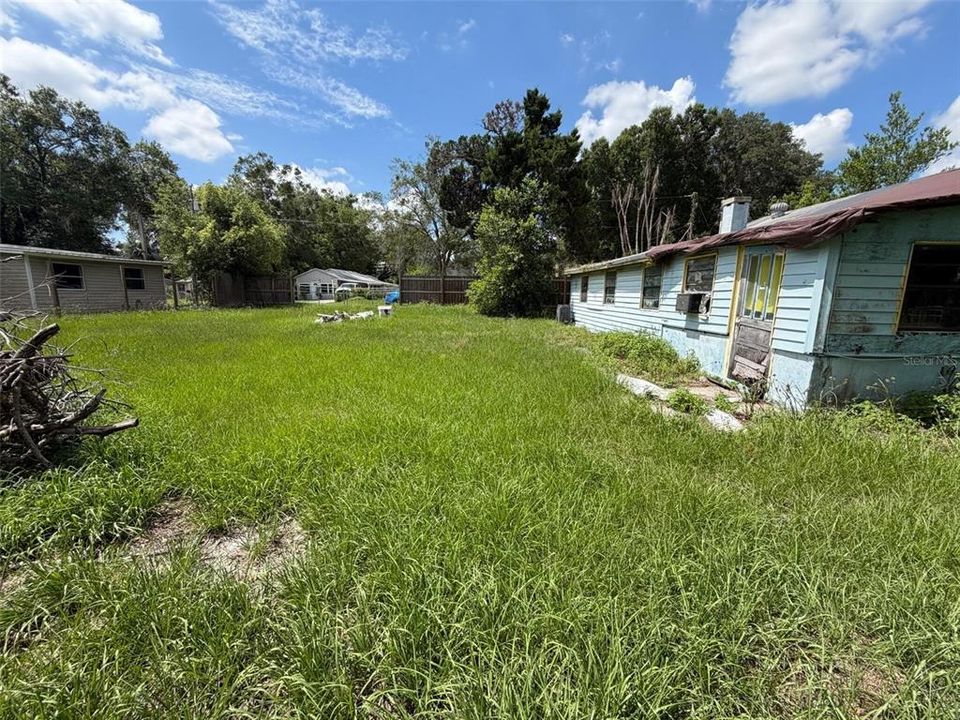 For Sale: $115,000 (2 beds, 1 baths, 687 Square Feet)