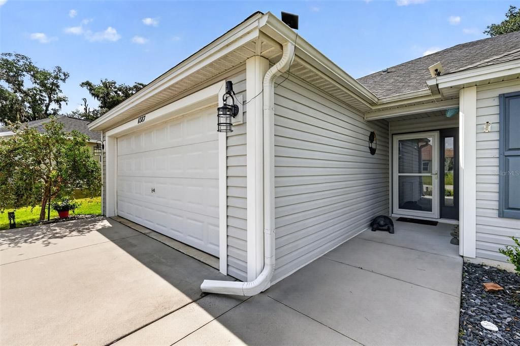 For Sale: $400,000 (4 beds, 2 baths, 1978 Square Feet)