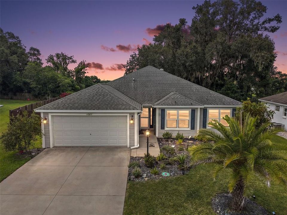 For Sale: $400,000 (4 beds, 2 baths, 1978 Square Feet)