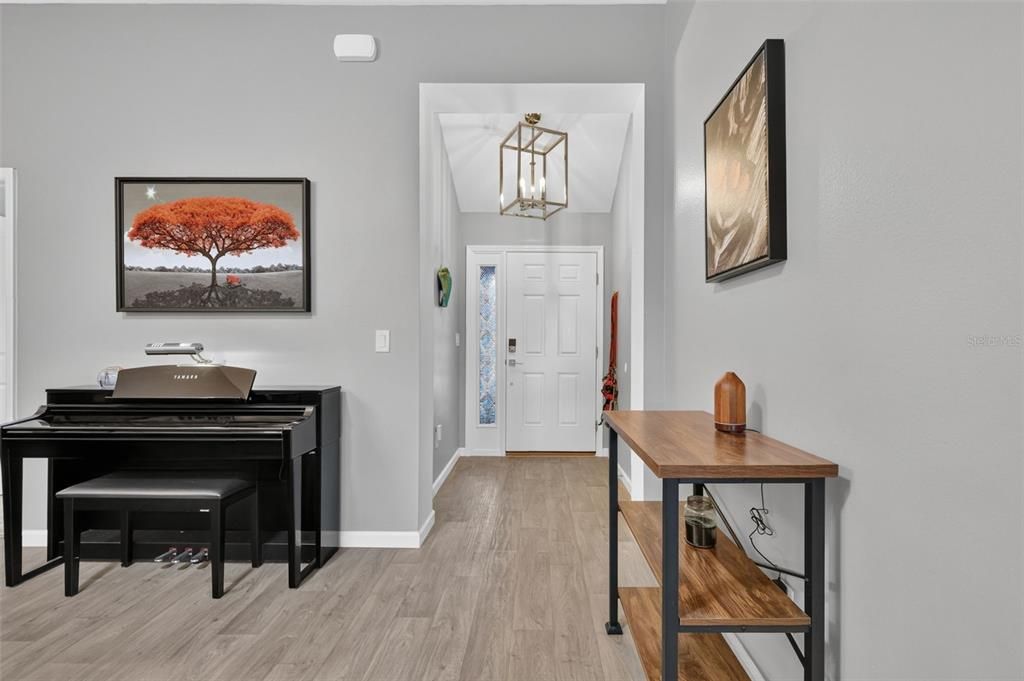 For Sale: $400,000 (4 beds, 2 baths, 1978 Square Feet)