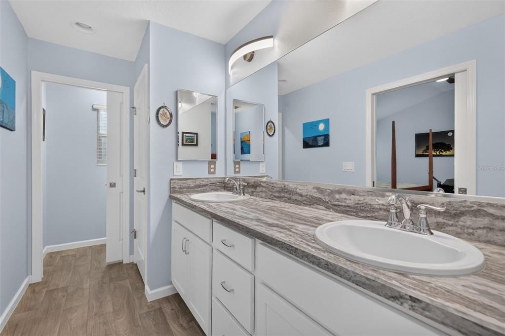 For Sale: $400,000 (4 beds, 2 baths, 1978 Square Feet)