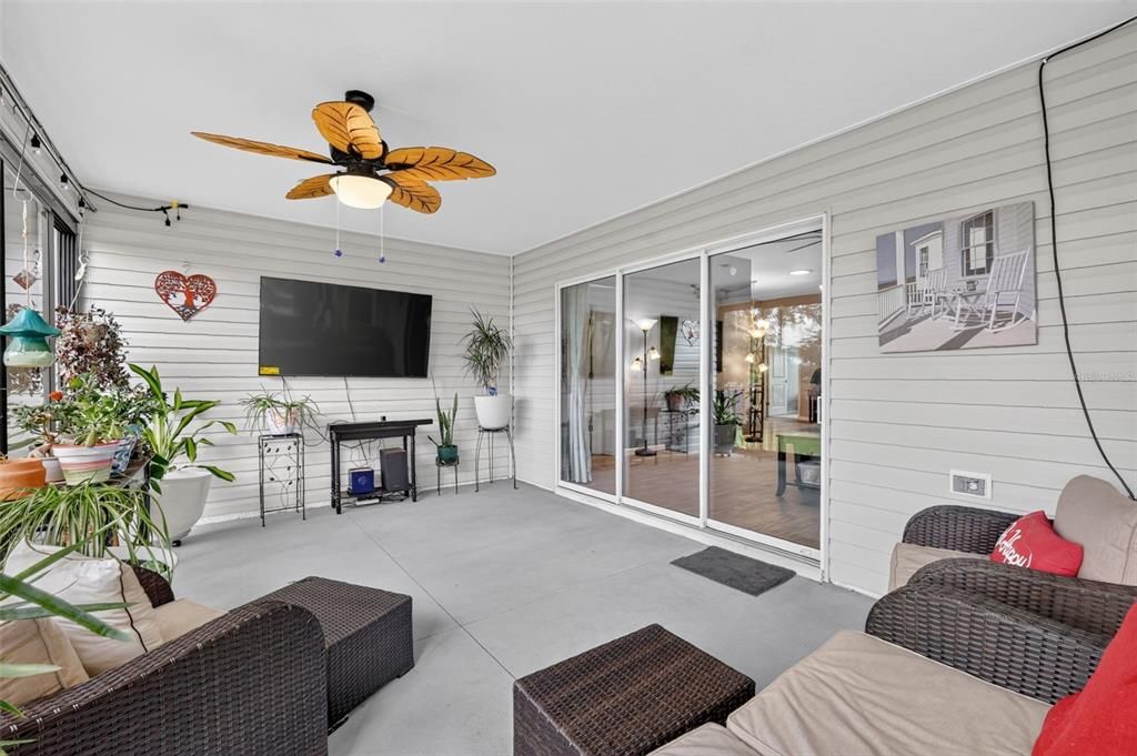 For Sale: $400,000 (4 beds, 2 baths, 1978 Square Feet)