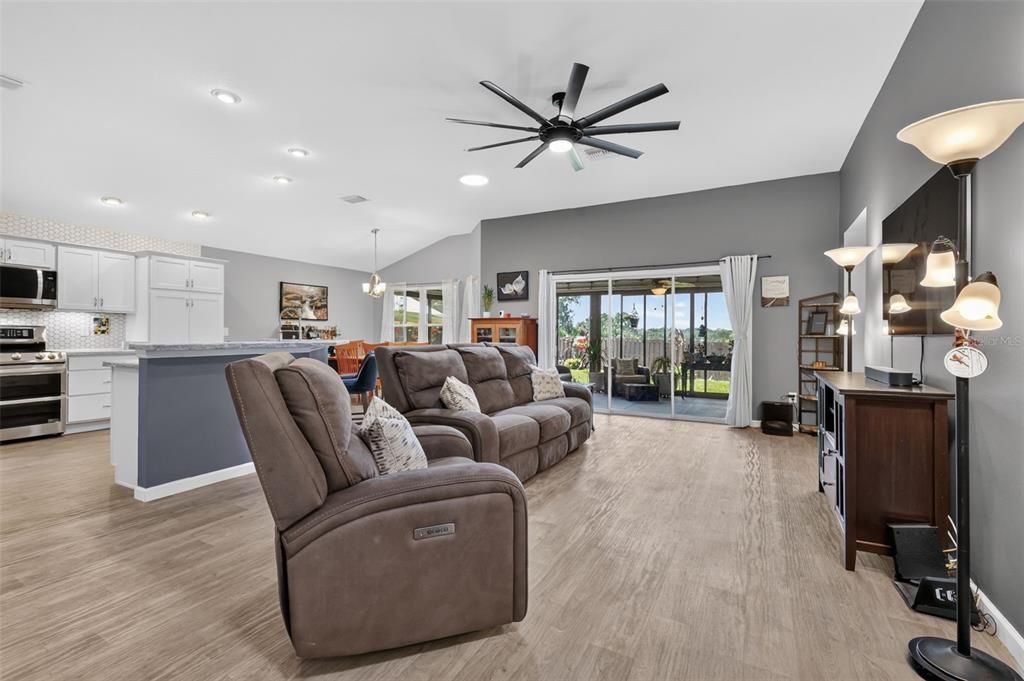 For Sale: $400,000 (4 beds, 2 baths, 1978 Square Feet)