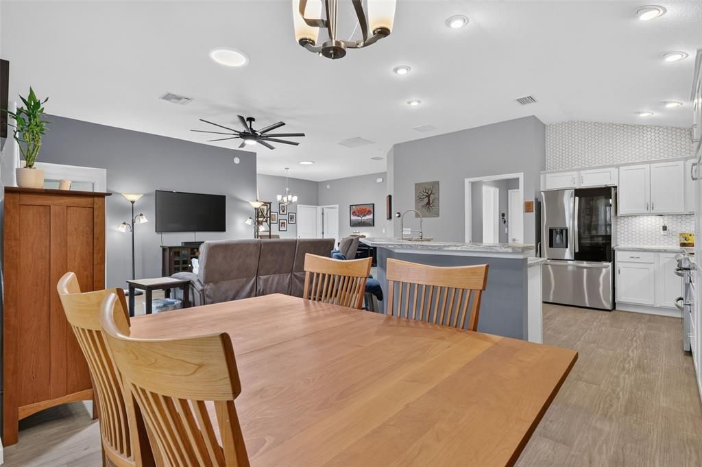 For Sale: $400,000 (4 beds, 2 baths, 1978 Square Feet)
