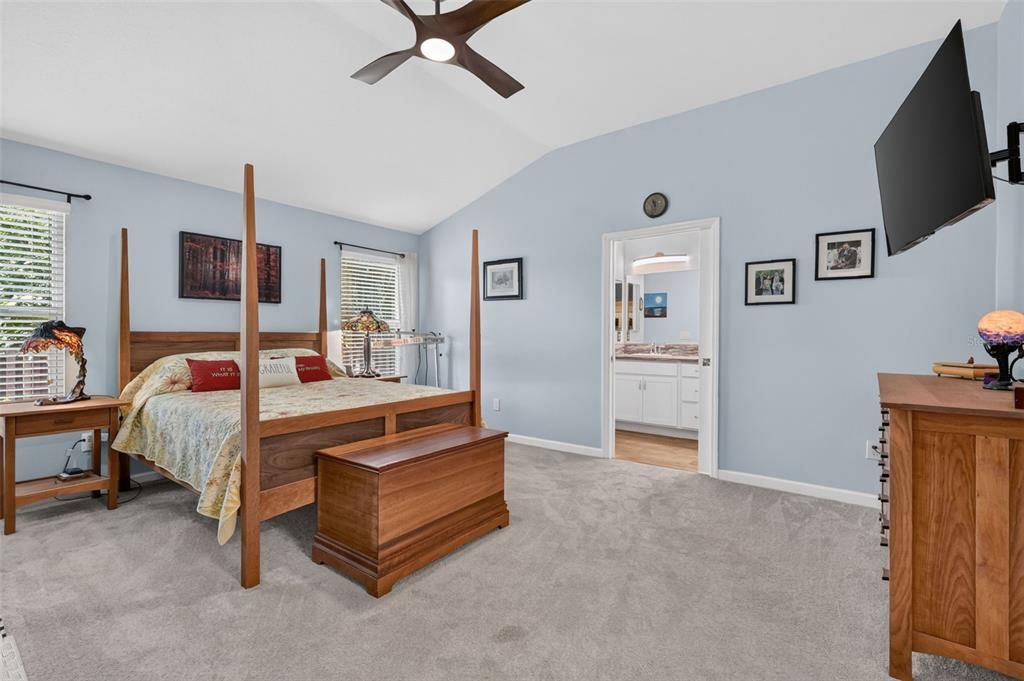 For Sale: $400,000 (4 beds, 2 baths, 1978 Square Feet)