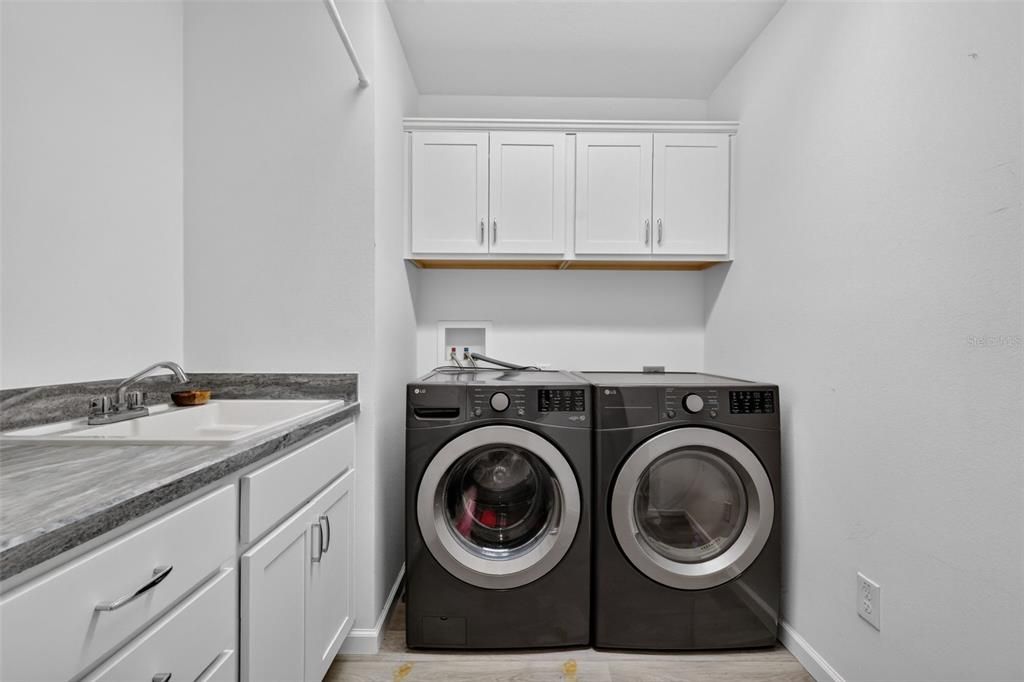 For Sale: $400,000 (4 beds, 2 baths, 1978 Square Feet)